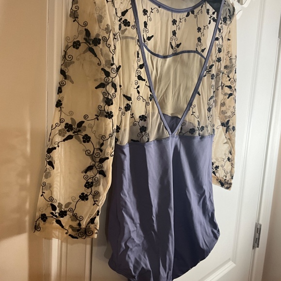 Women’s Floral  long sleeve leotard size medium - Picture 2 of 6